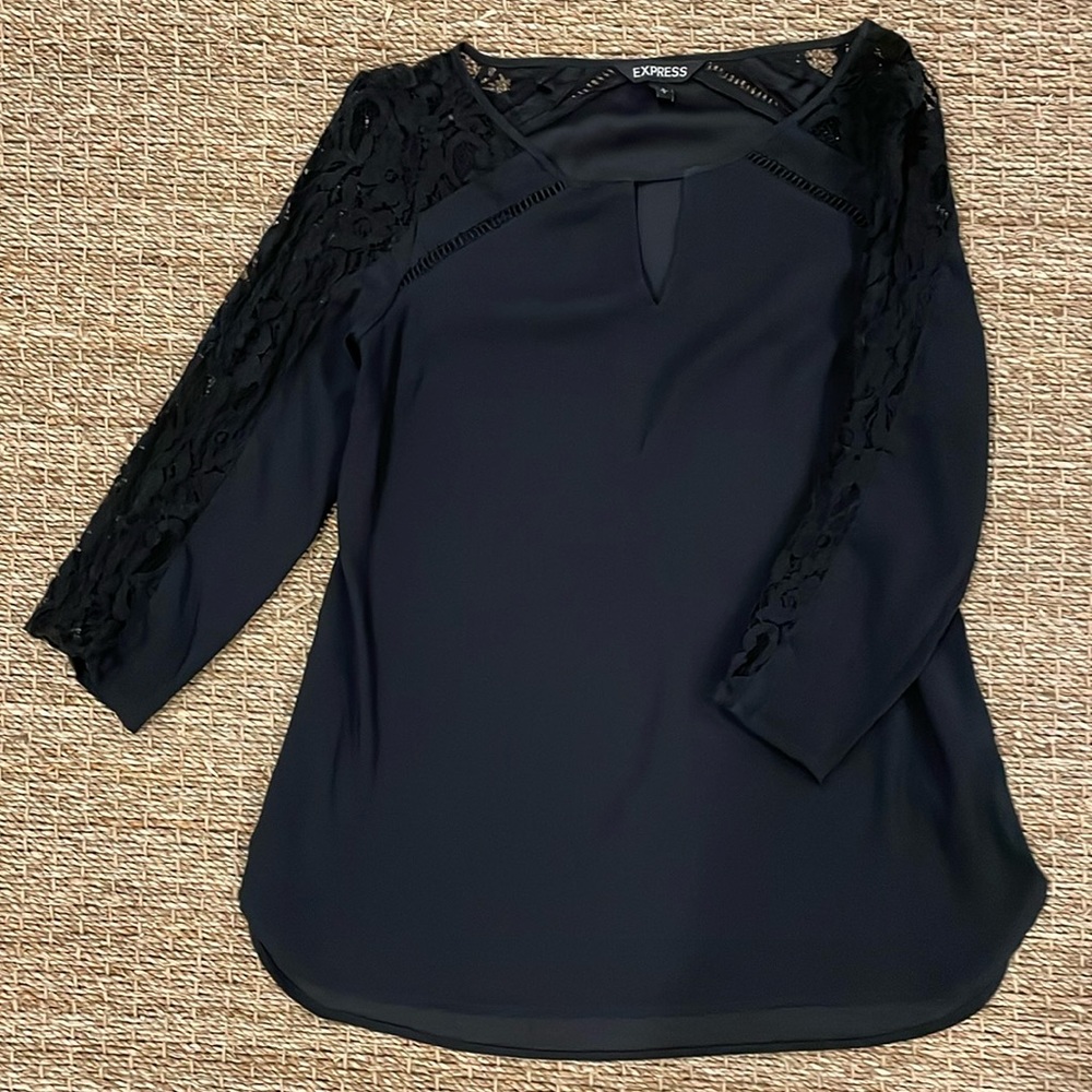Express - Fitted Lace Crew Neck 3/4 Sleeve shirt